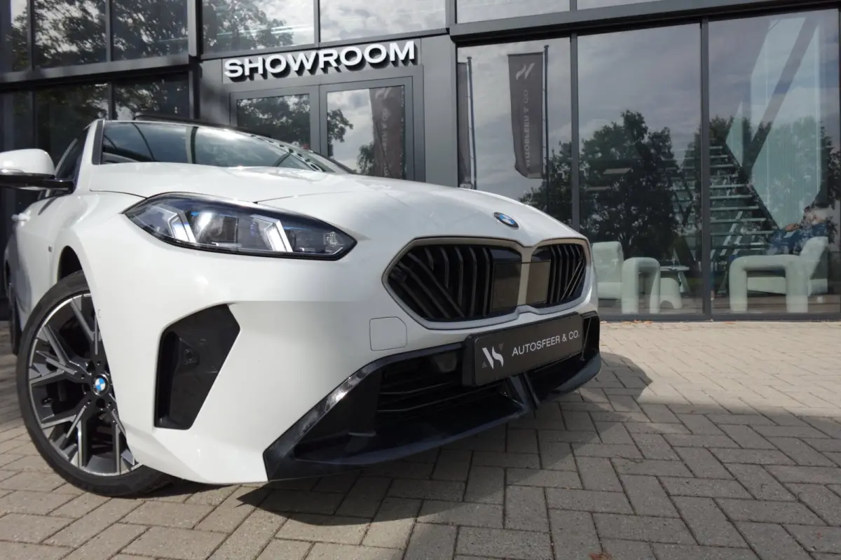 120 M Sport Design Edition PANO KEYLESS CAM