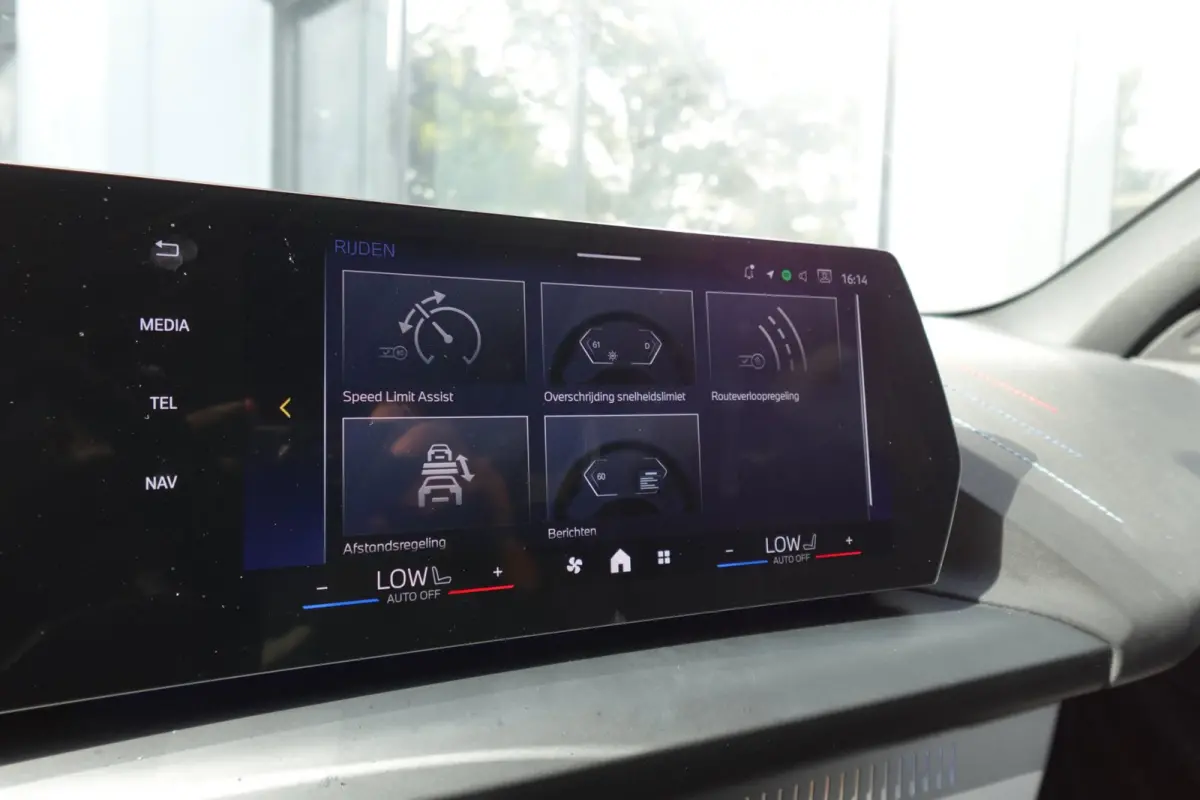 120 M Sport Design Edition PANO KEYLESS CAM