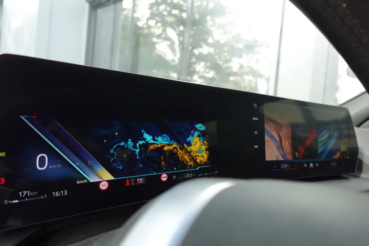120 M Sport Design Edition PANO KEYLESS CAM