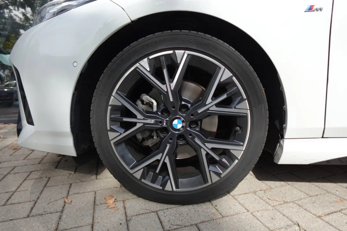 120 M Sport Design Edition PANO KEYLESS CAM