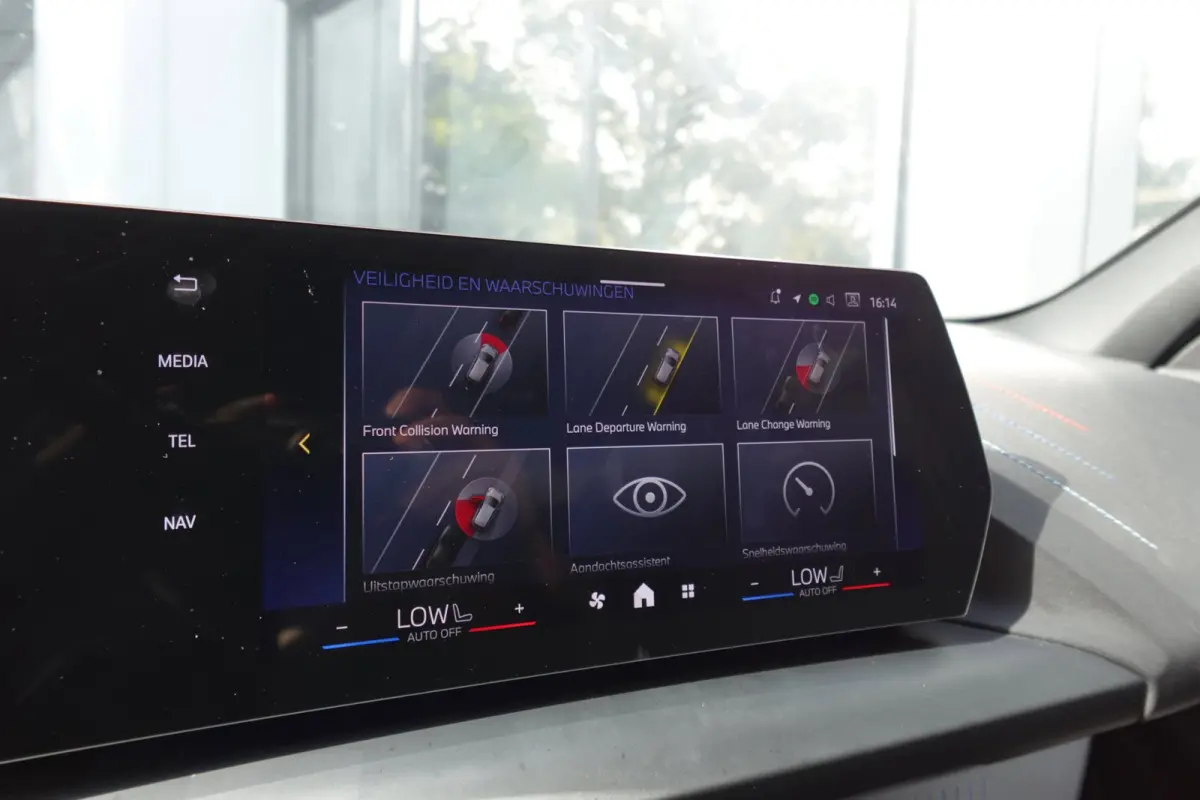 120 M Sport Design Edition PANO KEYLESS CAM