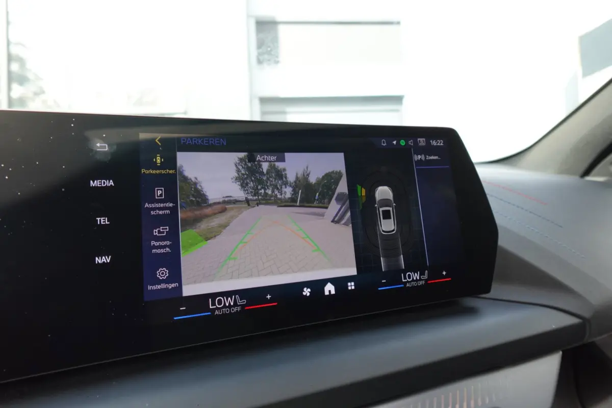 120 M Sport Design Edition PANO KEYLESS CAM