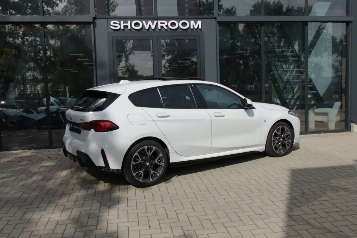 120 M Sport Design Edition PANO KEYLESS CAM