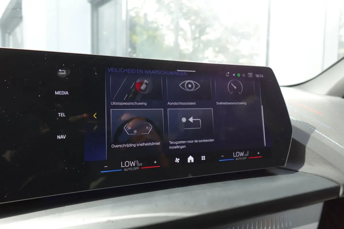 120 M Sport Design Edition PANO KEYLESS CAM