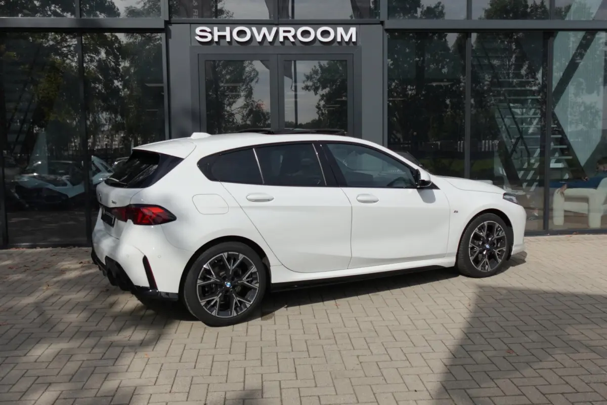 120 M Sport Design Edition PANO KEYLESS CAM