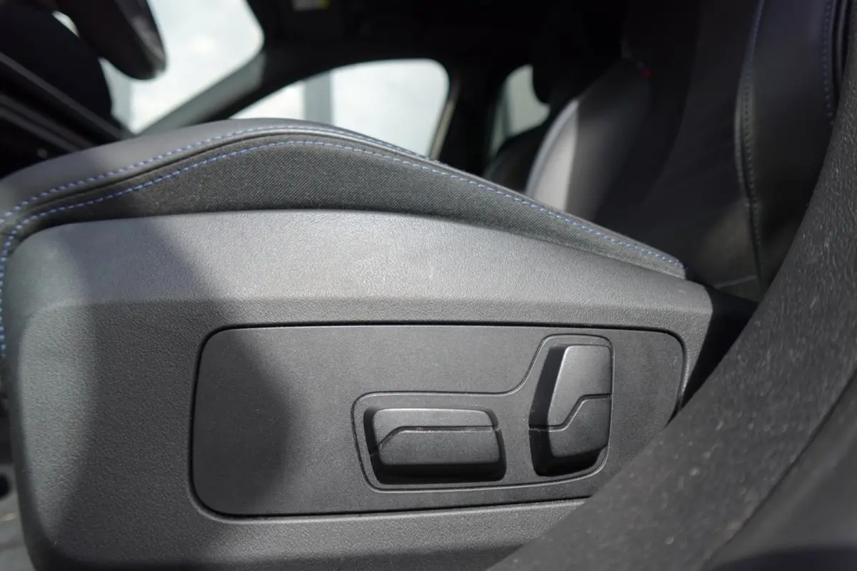 120 M Sport Design Edition PANO KEYLESS CAM