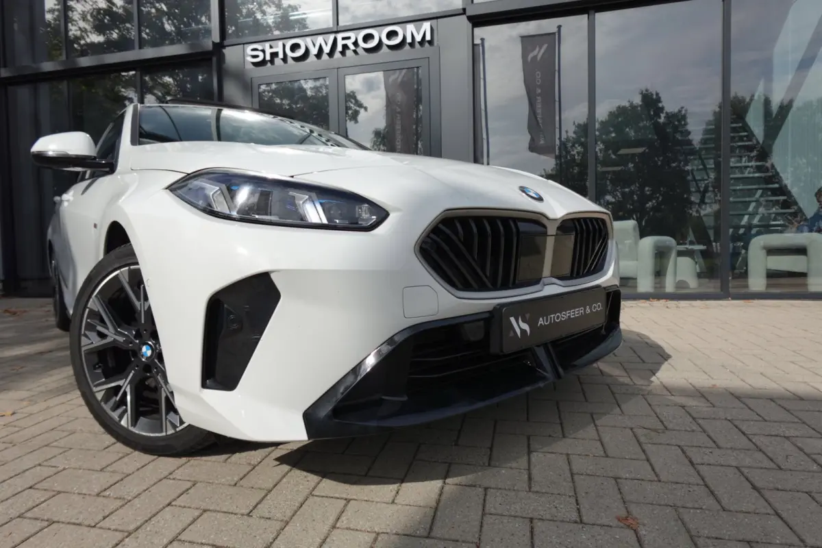 120 M Sport Design Edition PANO KEYLESS CAM