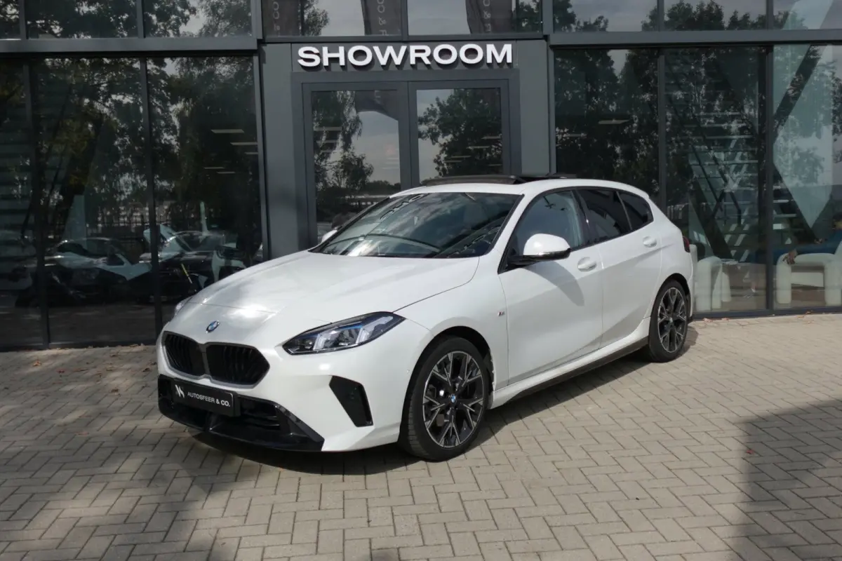 120 M Sport Design Edition PANO KEYLESS CAM