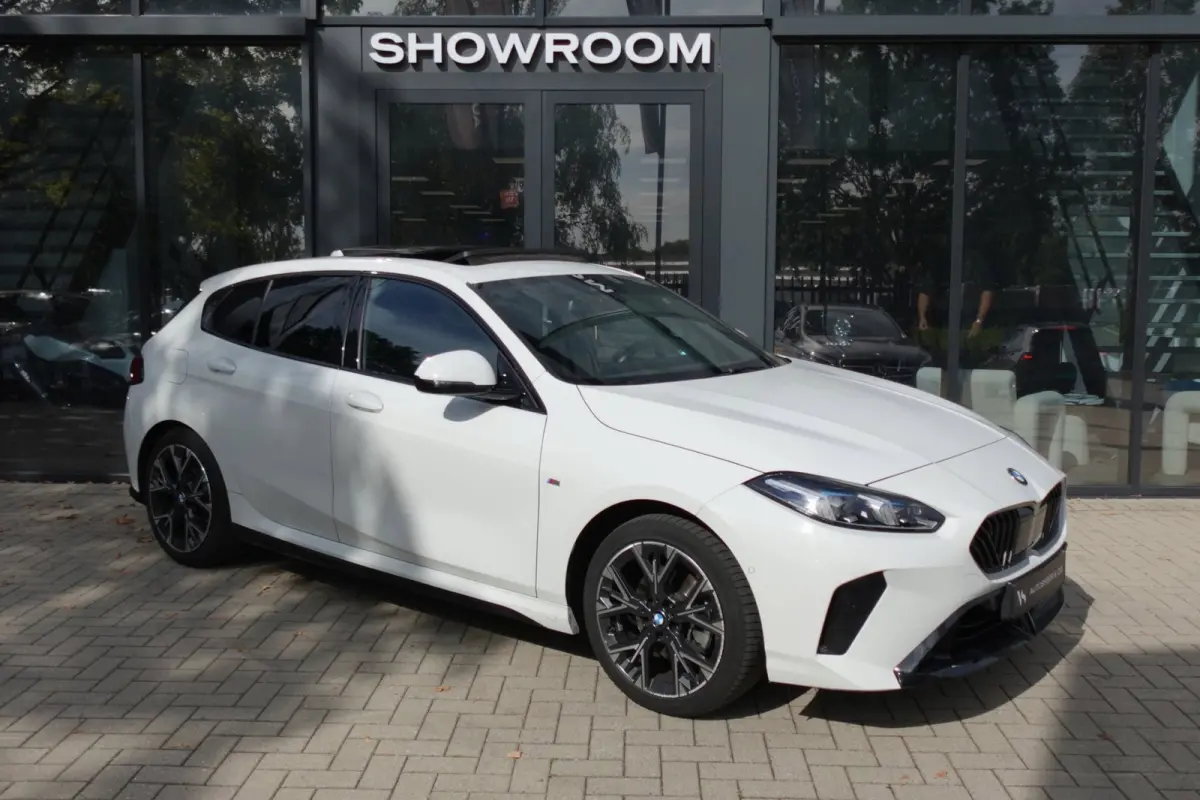 120 M Sport Design Edition PANO KEYLESS CAM
