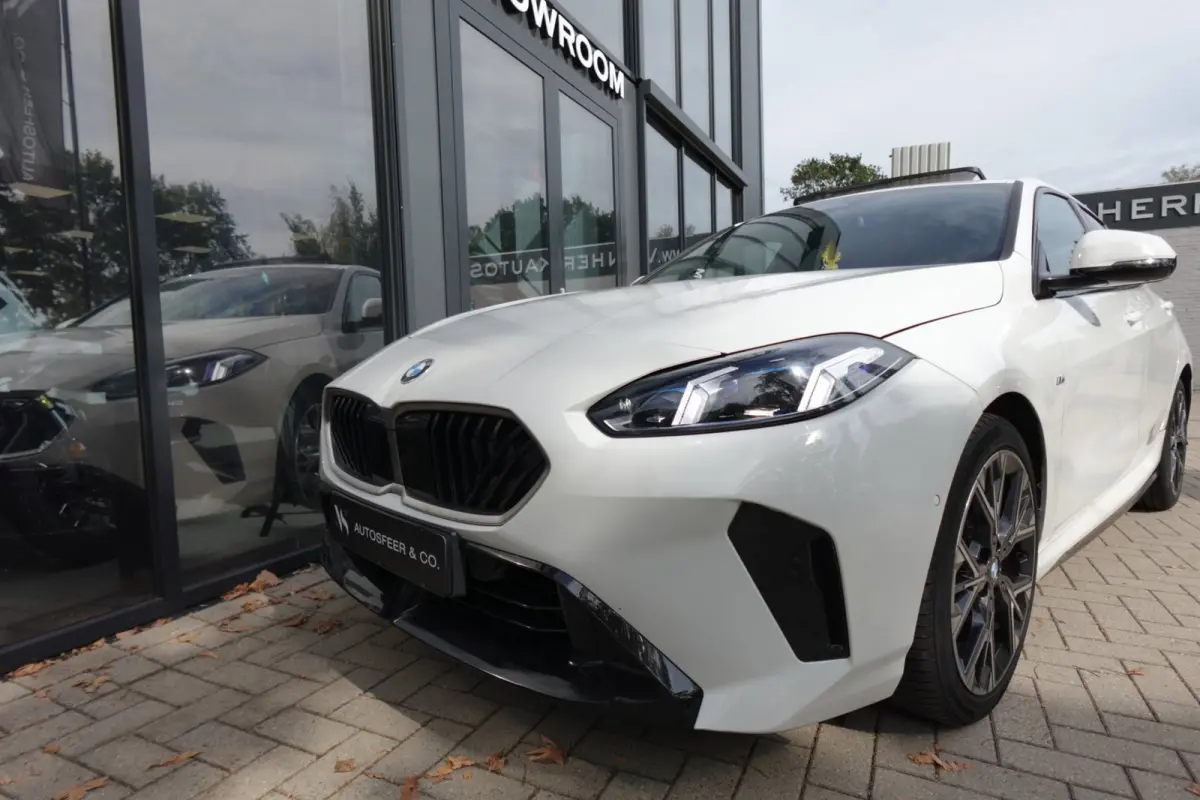 120 M Sport Design Edition PANO KEYLESS CAM