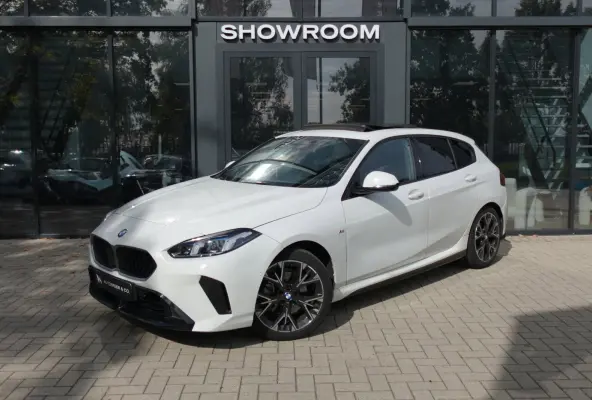 120 M Sport Design Edition PANO KEYLESS CAM