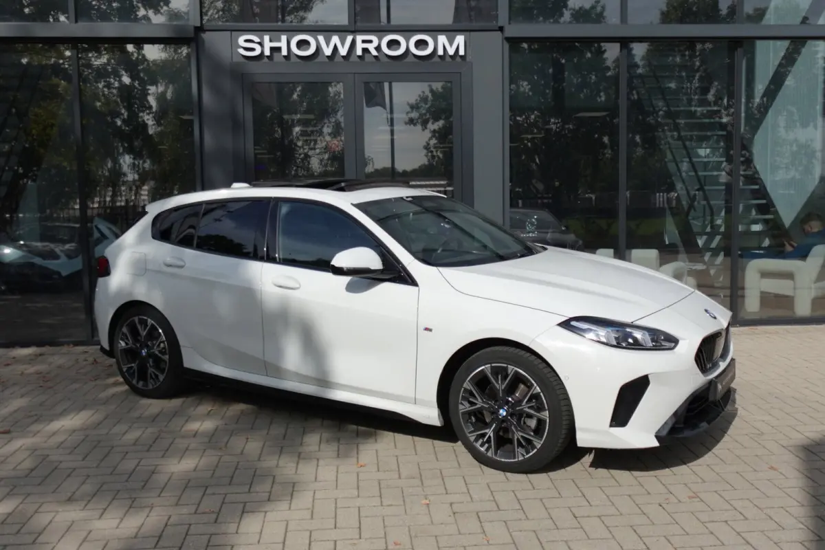 120 M Sport Design Edition PANO KEYLESS CAM