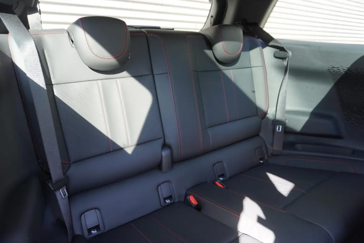 Cooper E John Cooper Works | Pakket XL | Glazen Panoramadak | Elektrisch verstelbare stoelen met massage | Harman Kardon | Head-Up Display | Stuur- & Stoelverwarming | Active Cruise Control 