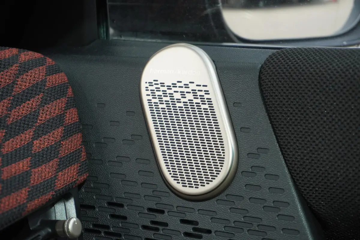 Cooper E John Cooper Works | Pakket XL | Glazen Panoramadak | Elektrisch verstelbare stoelen met massage | Harman Kardon | Head-Up Display | Stuur- & Stoelverwarming | Active Cruise Control 