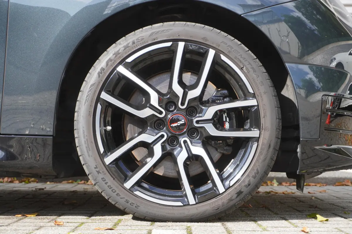 Cooper E John Cooper Works | Pakket XL | Glazen Panoramadak | Elektrisch verstelbare stoelen met massage | Harman Kardon | Head-Up Display | Stuur- & Stoelverwarming | Active Cruise Control 