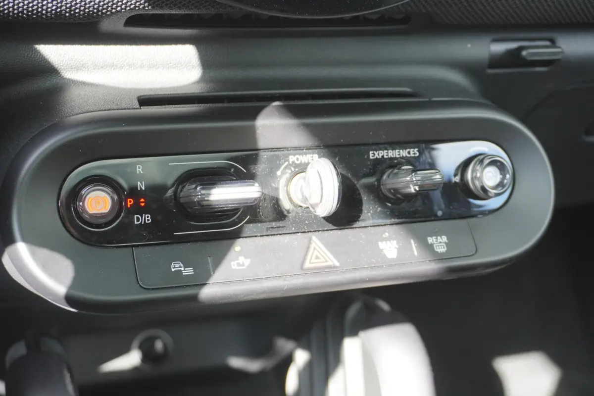 Cooper E John Cooper Works | Pakket XL | Glazen Panoramadak | Elektrisch verstelbare stoelen met massage | Harman Kardon | Head-Up Display | Stuur- & Stoelverwarming | Active Cruise Control 