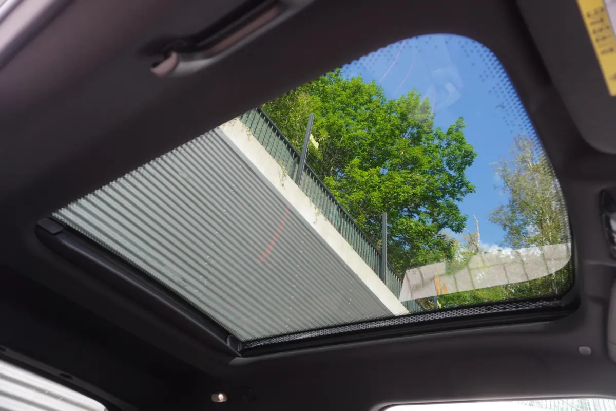 Cooper E John Cooper Works | Pakket XL | Glazen Panoramadak | Elektrisch verstelbare stoelen met massage | Harman Kardon | Head-Up Display | Stuur- & Stoelverwarming | Active Cruise Control 