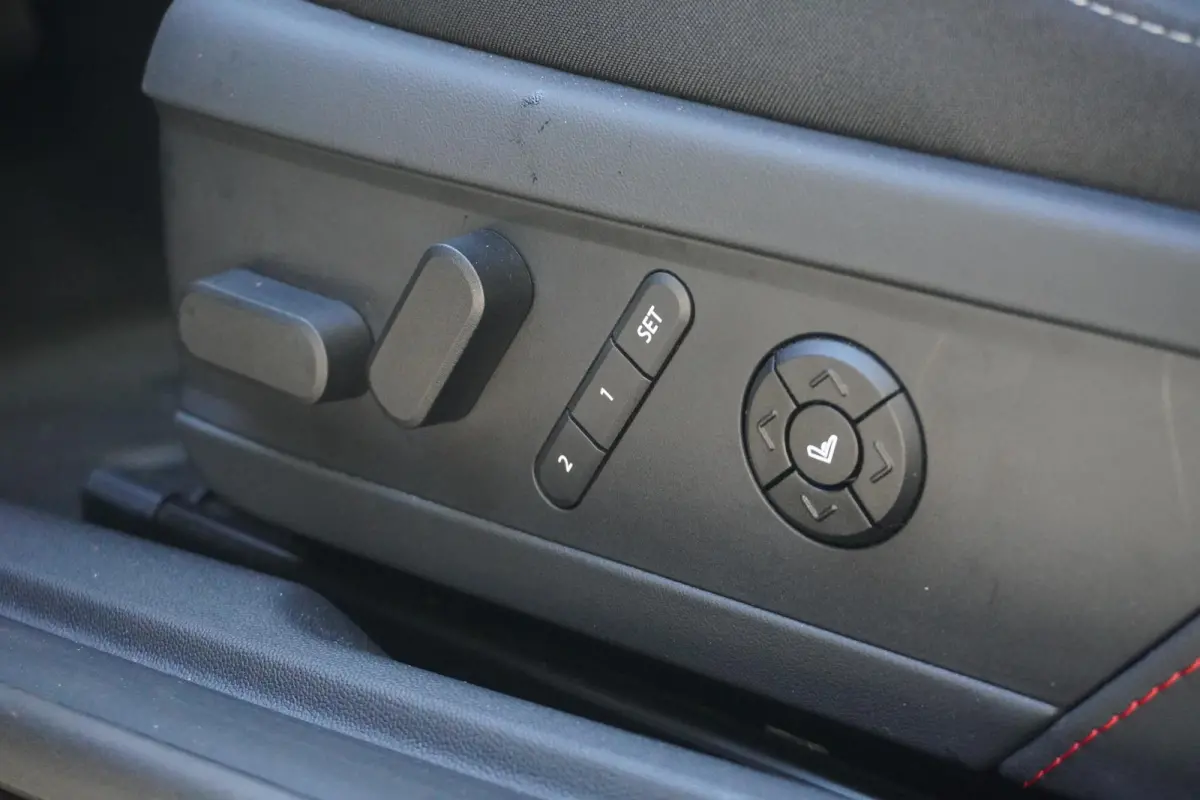 Cooper E John Cooper Works | Pakket XL | Glazen Panoramadak | Elektrisch verstelbare stoelen met massage | Harman Kardon | Head-Up Display | Stuur- & Stoelverwarming | Active Cruise Control 