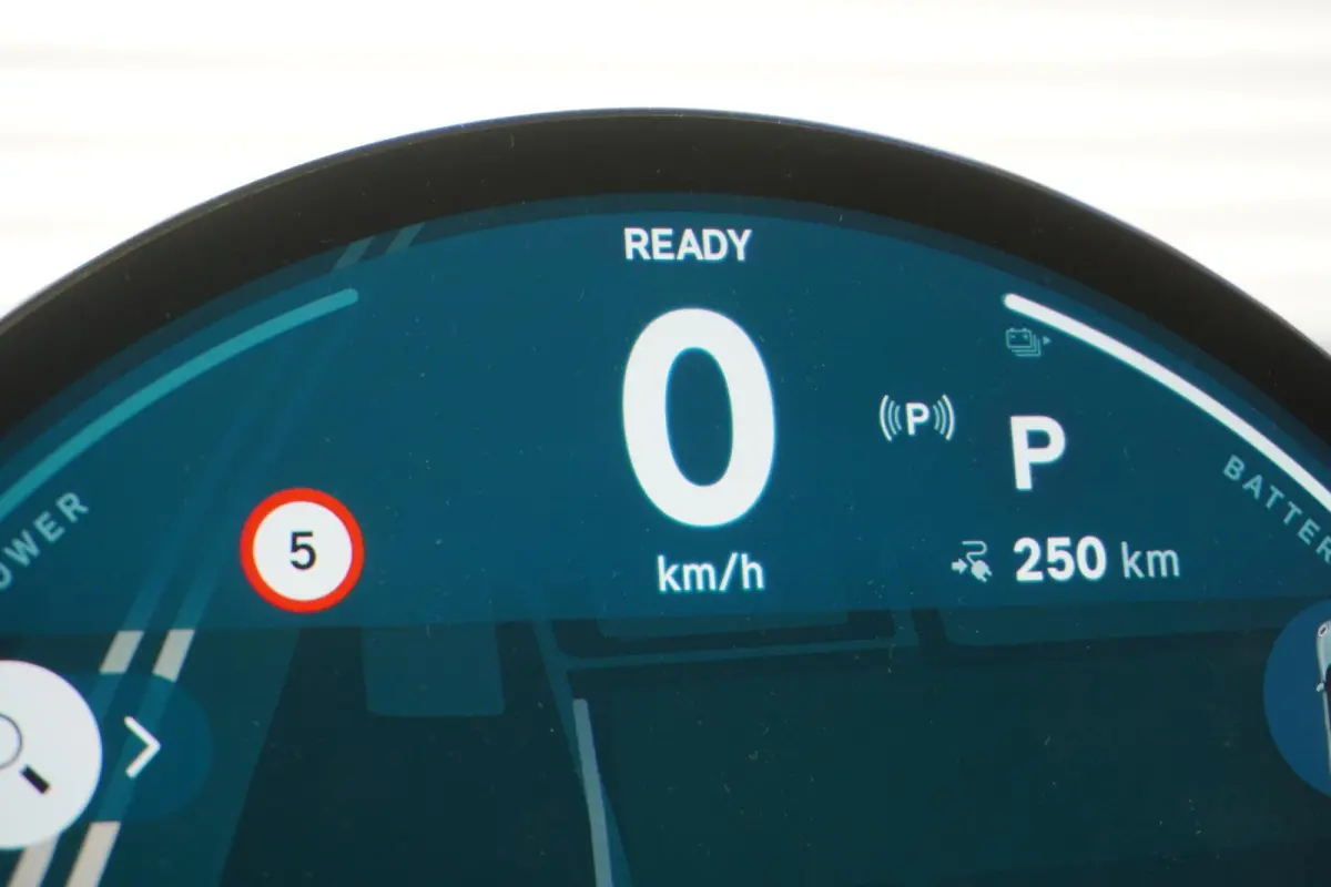 Cooper E John Cooper Works | Pakket XL | Glazen Panoramadak | Elektrisch verstelbare stoelen met massage | Harman Kardon | Head-Up Display | Stuur- & Stoelverwarming | Active Cruise Control 