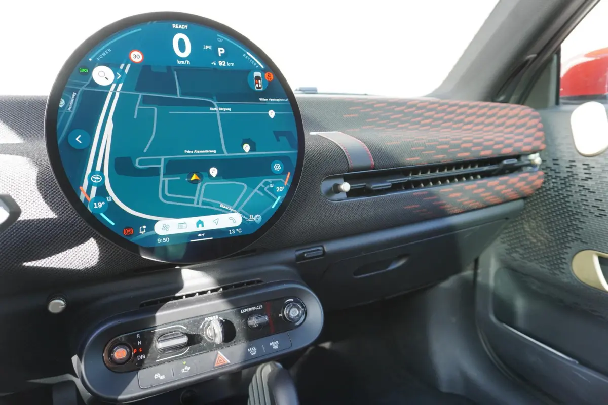 Cooper E John Cooper Works Pakket XL | Glazen Panoramadak | Elektrisch verstelbare stoelen met massage | Harman Kardon | Head-Up Display | Stuur- & Stoelverwarming | Active Cruise Control | 