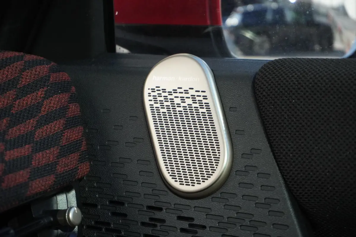 Cooper E John Cooper Works Pakket XL | Glazen Panoramadak | Elektrisch verstelbare stoelen met massage | Harman Kardon | Head-Up Display | Stuur- & Stoelverwarming | Active Cruise Control | 
