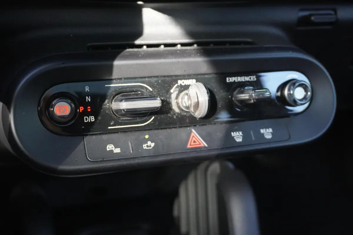 Cooper E John Cooper Works Pakket XL | Glazen Panoramadak | Elektrisch verstelbare stoelen met massage | Harman Kardon | Head-Up Display | Stuur- & Stoelverwarming | Active Cruise Control | 
