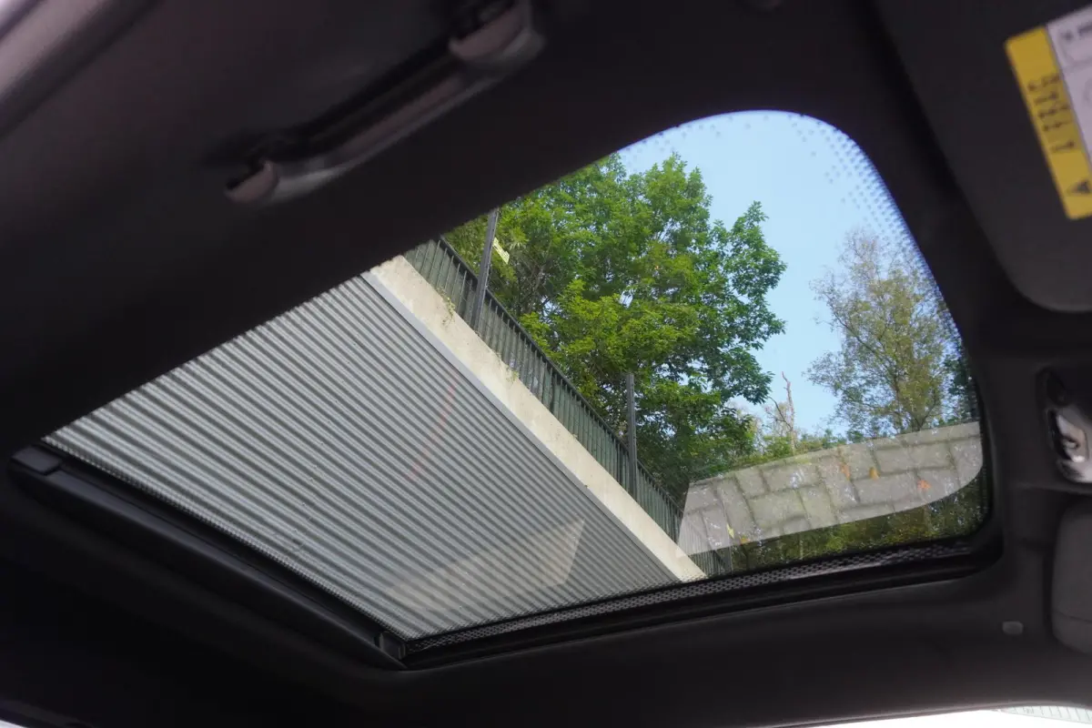 Cooper E John Cooper Works Pakket XL | Glazen Panoramadak | Elektrisch verstelbare stoelen met massage | Harman Kardon | Head-Up Display | Stuur- & Stoelverwarming | Active Cruise Control | 