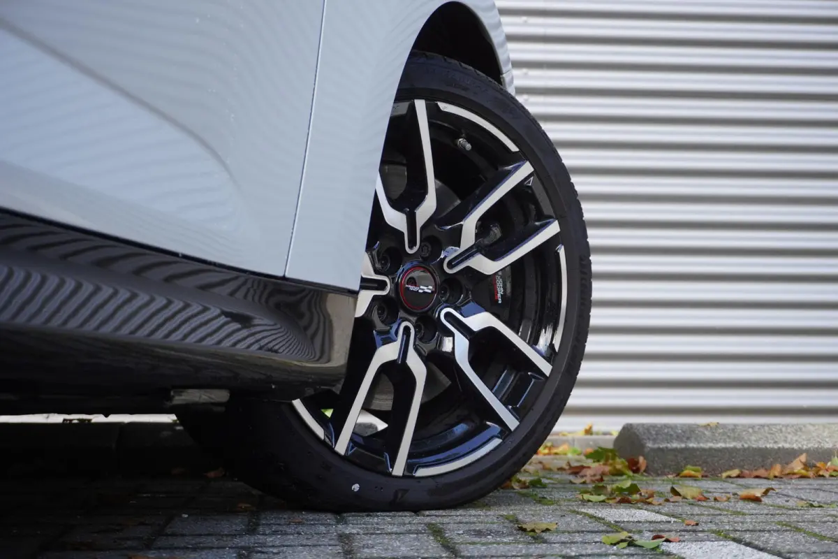 Cooper E John Cooper Works Pakket XL | Glazen Panoramadak | Elektrisch verstelbare stoelen met massage | Harman Kardon | Head-Up Display | Stuur- & Stoelverwarming | Active Cruise Control | 
