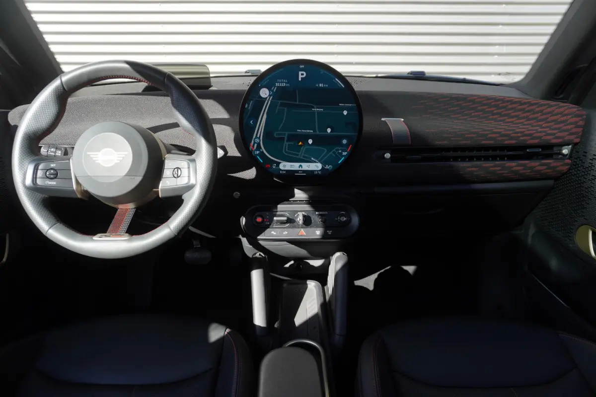 Cooper E John Cooper Works Pakket XL | Glazen Panoramadak | Elektrisch verstelbare stoelen met massage | Harman Kardon | Head-Up Display | Stuur- & Stoelverwarming | Active Cruise Control | 