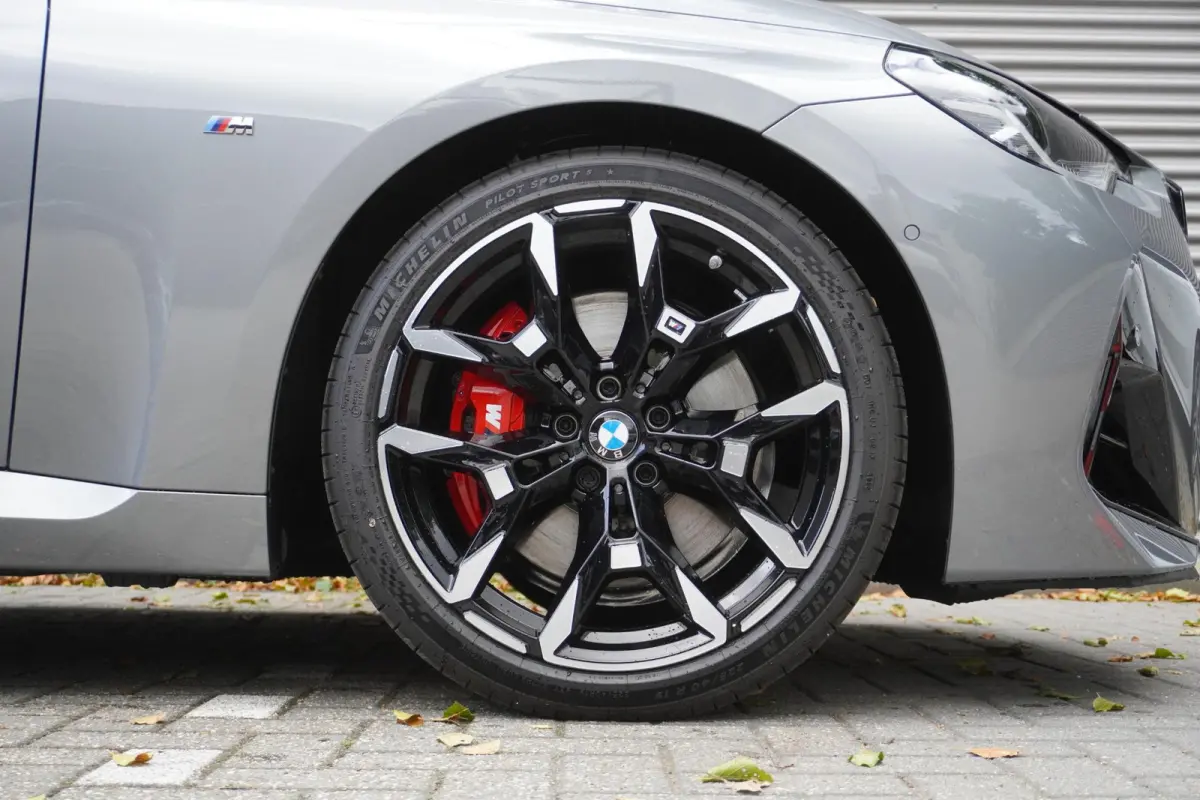 218i M Sportpakket Pro | Stuurwielrand verwarmd |  Elektrisch bediend glazen schuif-/kanteldak | HIFI System Harman Kardon | Premium Pack | Leder Vernasca Schwarz