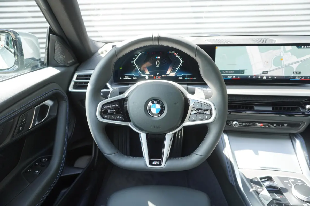 218i M Sportpakket Pro | Stuurwielrand verwarmd |  Elektrisch bediend glazen schuif-/kanteldak | HIFI System Harman Kardon | Premium Pack | Leder Vernasca Schwarz
