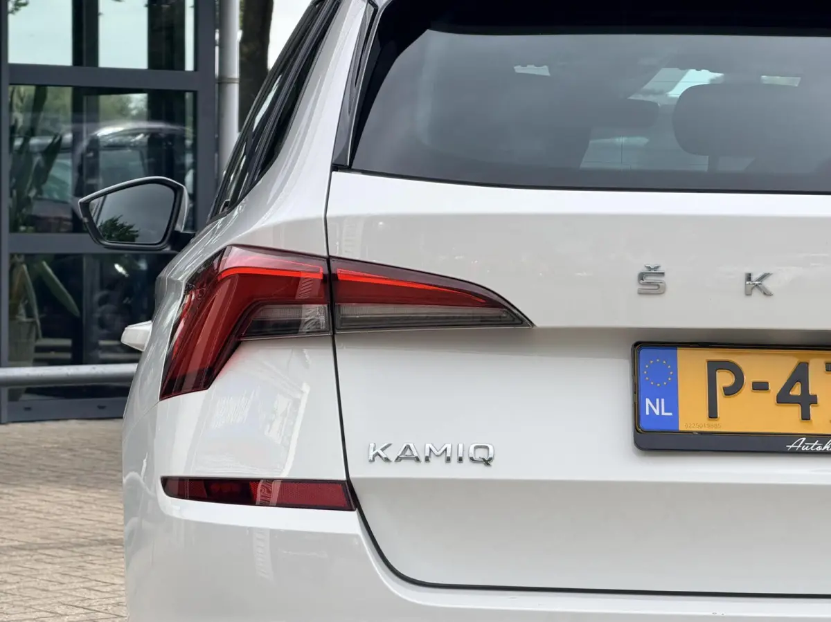 1.0 TSI Sport Business | Automaat | Stoelverwarming | Carplay | Dealer Onderhouden