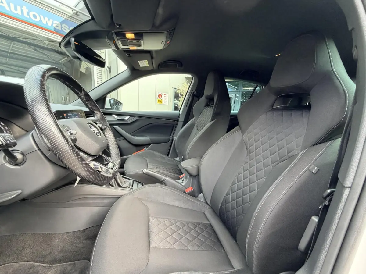 1.0 TSI Sport Business | Automaat | Stoelverwarming | Carplay | Dealer Onderhouden