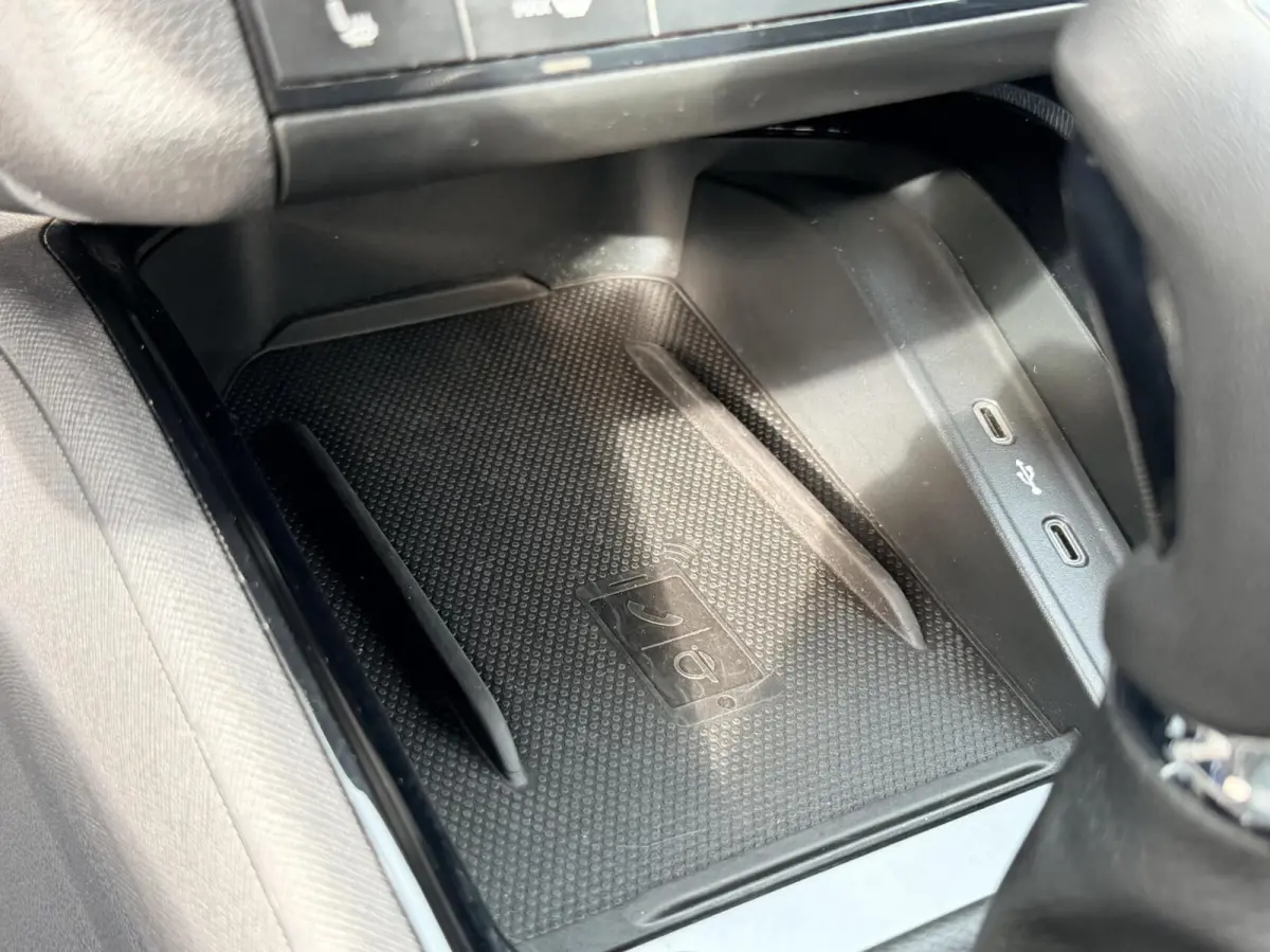 1.0 TSI Sport Business | Automaat | Stoelverwarming | Carplay | Dealer Onderhouden
