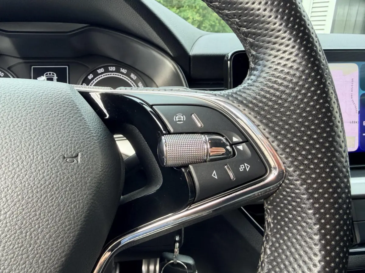 1.0 TSI Sport Business | Automaat | Stoelverwarming | Carplay | Dealer Onderhouden