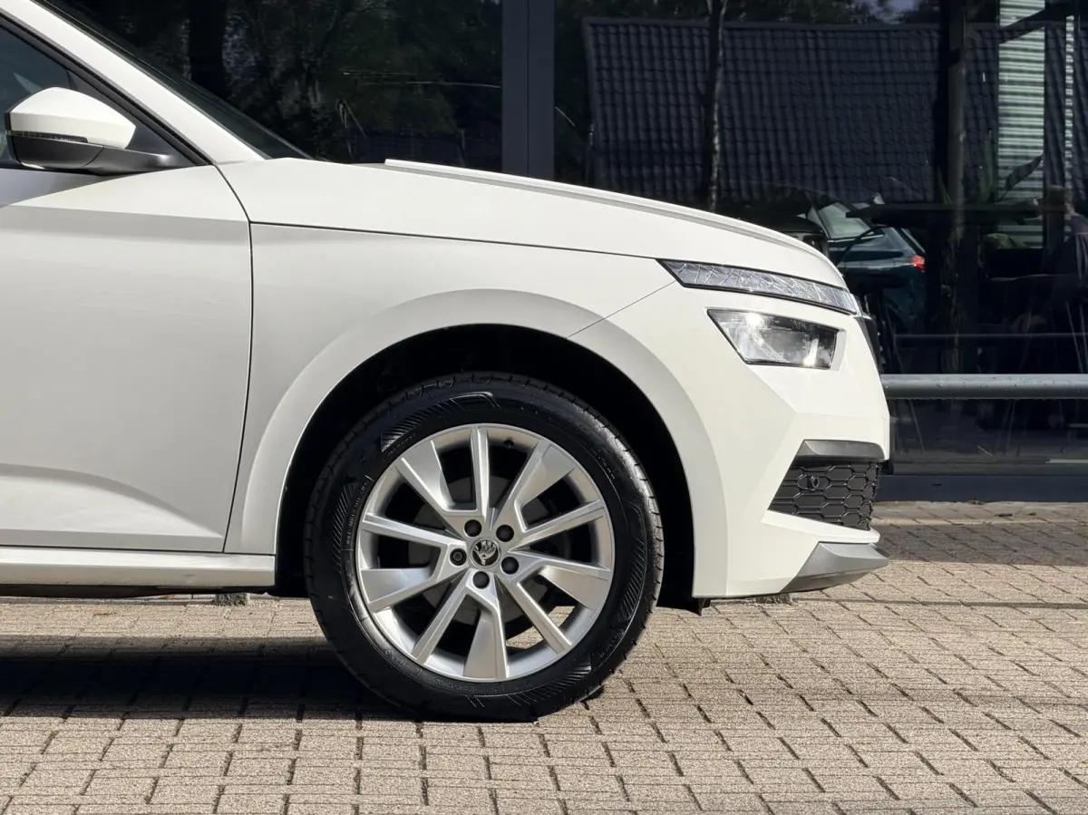 1.0 TSI Sport Business | Automaat | Stoelverwarming | Carplay | Dealer Onderhouden