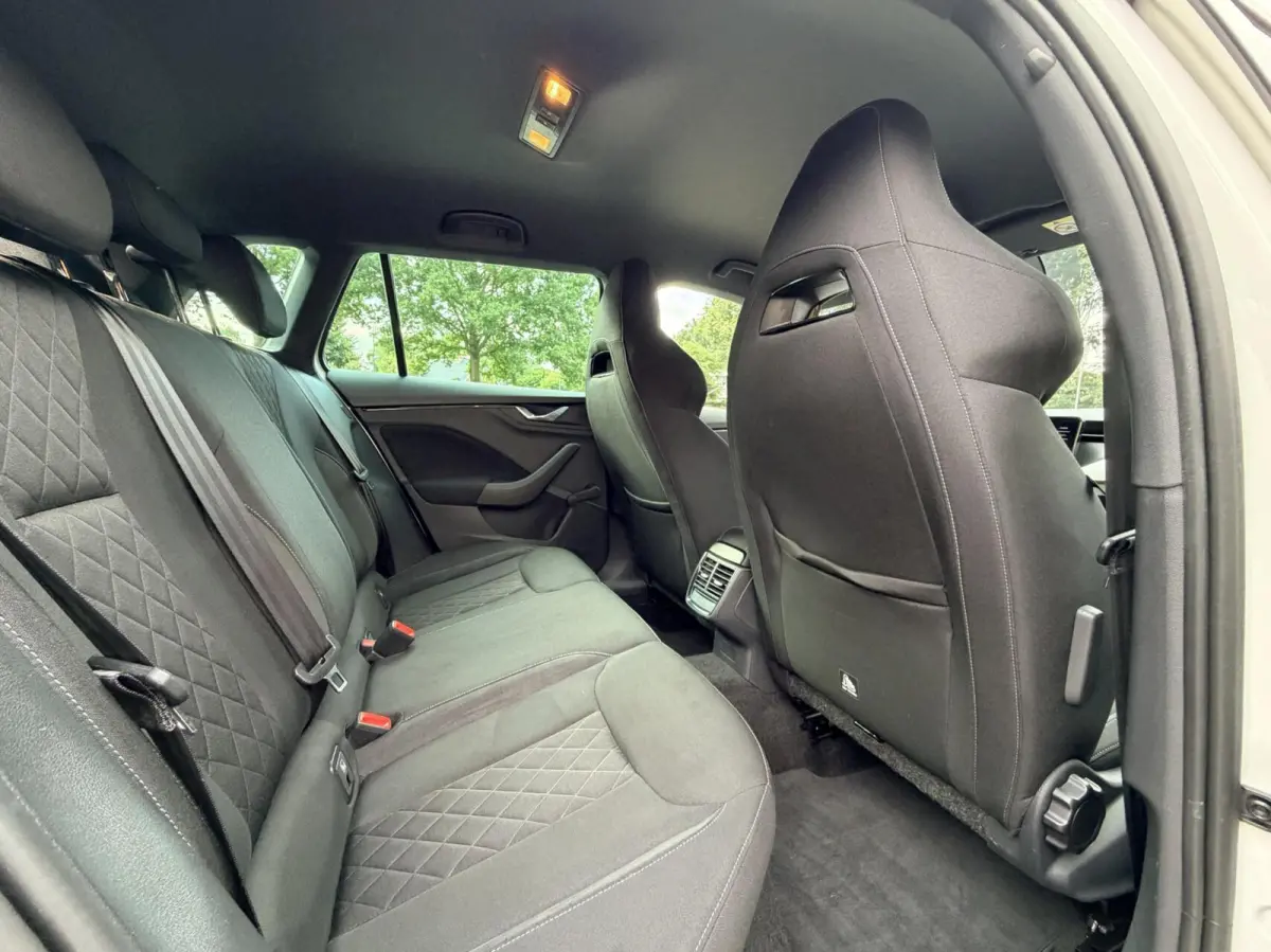 1.0 TSI Sport Business | Automaat | Stoelverwarming | Carplay | Dealer Onderhouden