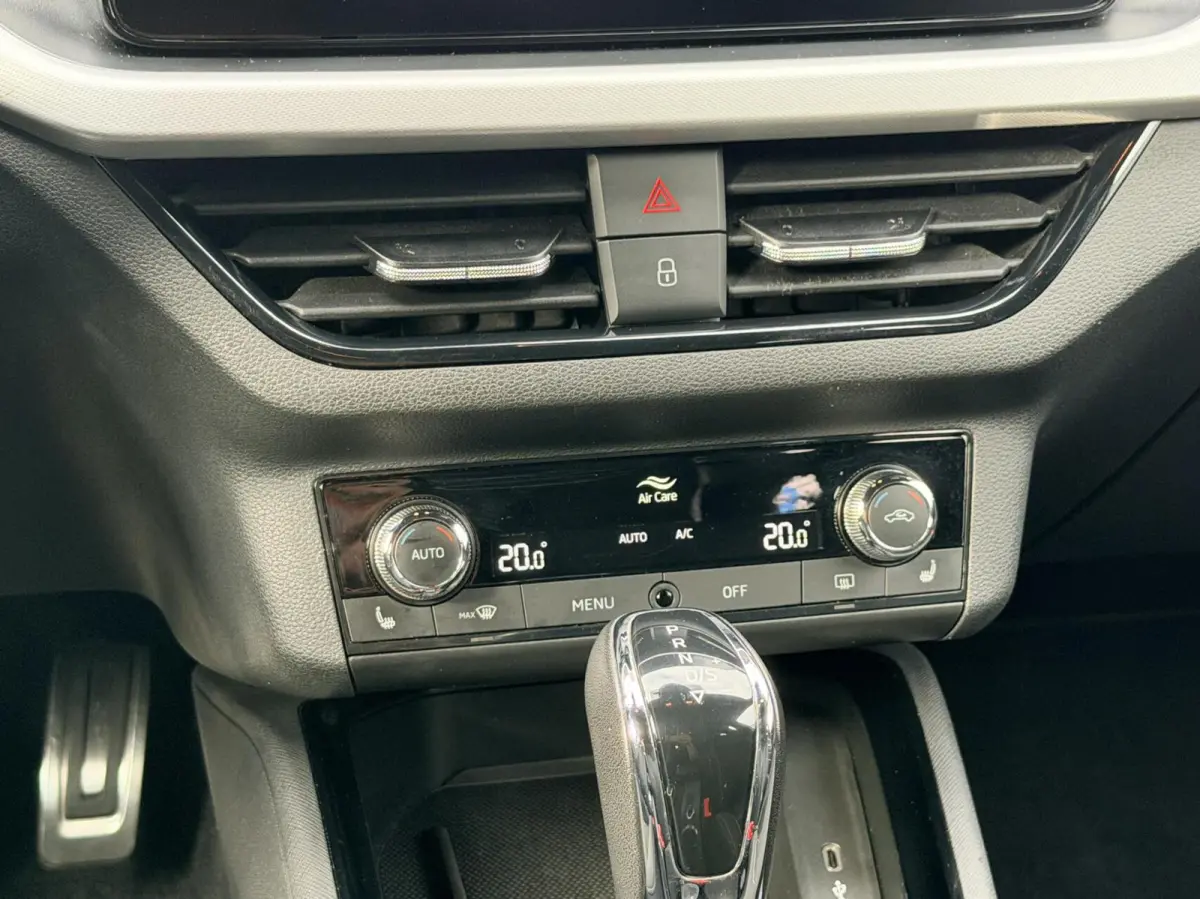 1.0 TSI Sport Business | Automaat | Stoelverwarming | Carplay | Dealer Onderhouden