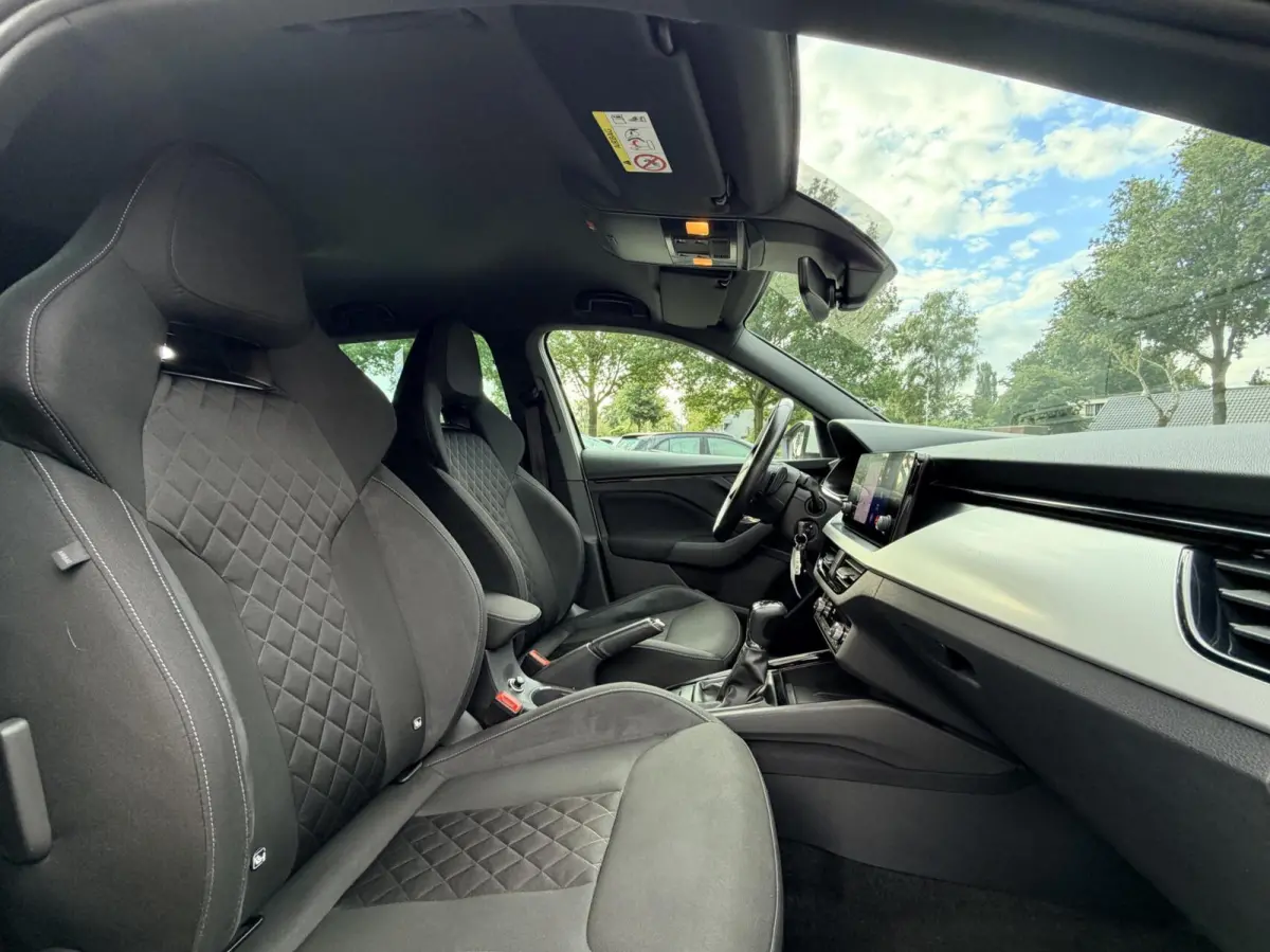 1.0 TSI Sport Business | Automaat | Stoelverwarming | Carplay | Dealer Onderhouden