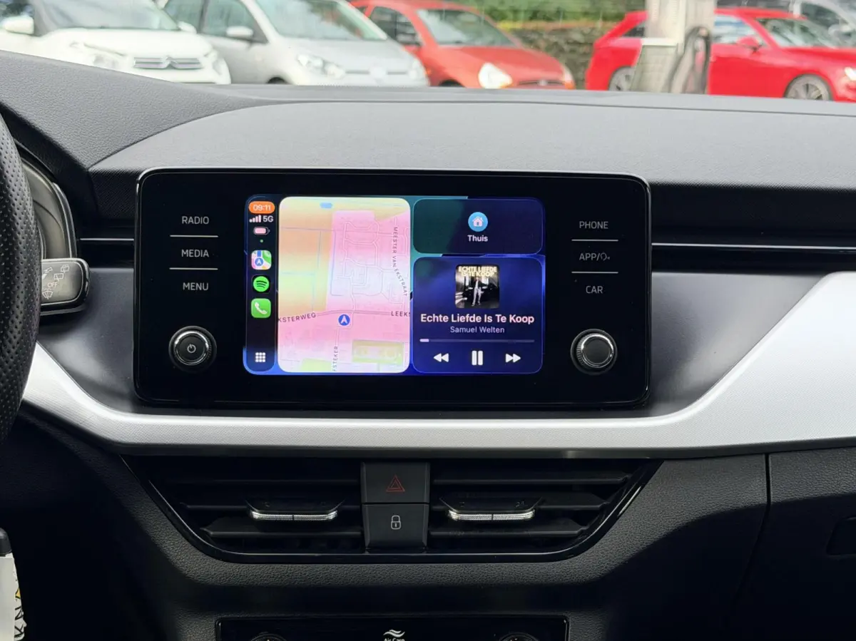 1.0 TSI Sport Business | Automaat | Stoelverwarming | Carplay | Dealer Onderhouden