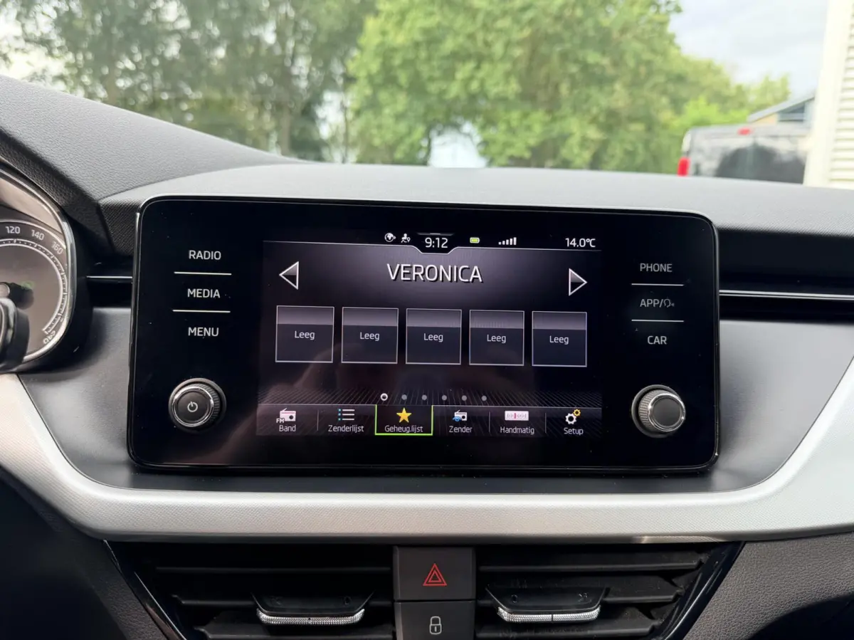 1.0 TSI Sport Business | Automaat | Stoelverwarming | Carplay | Dealer Onderhouden