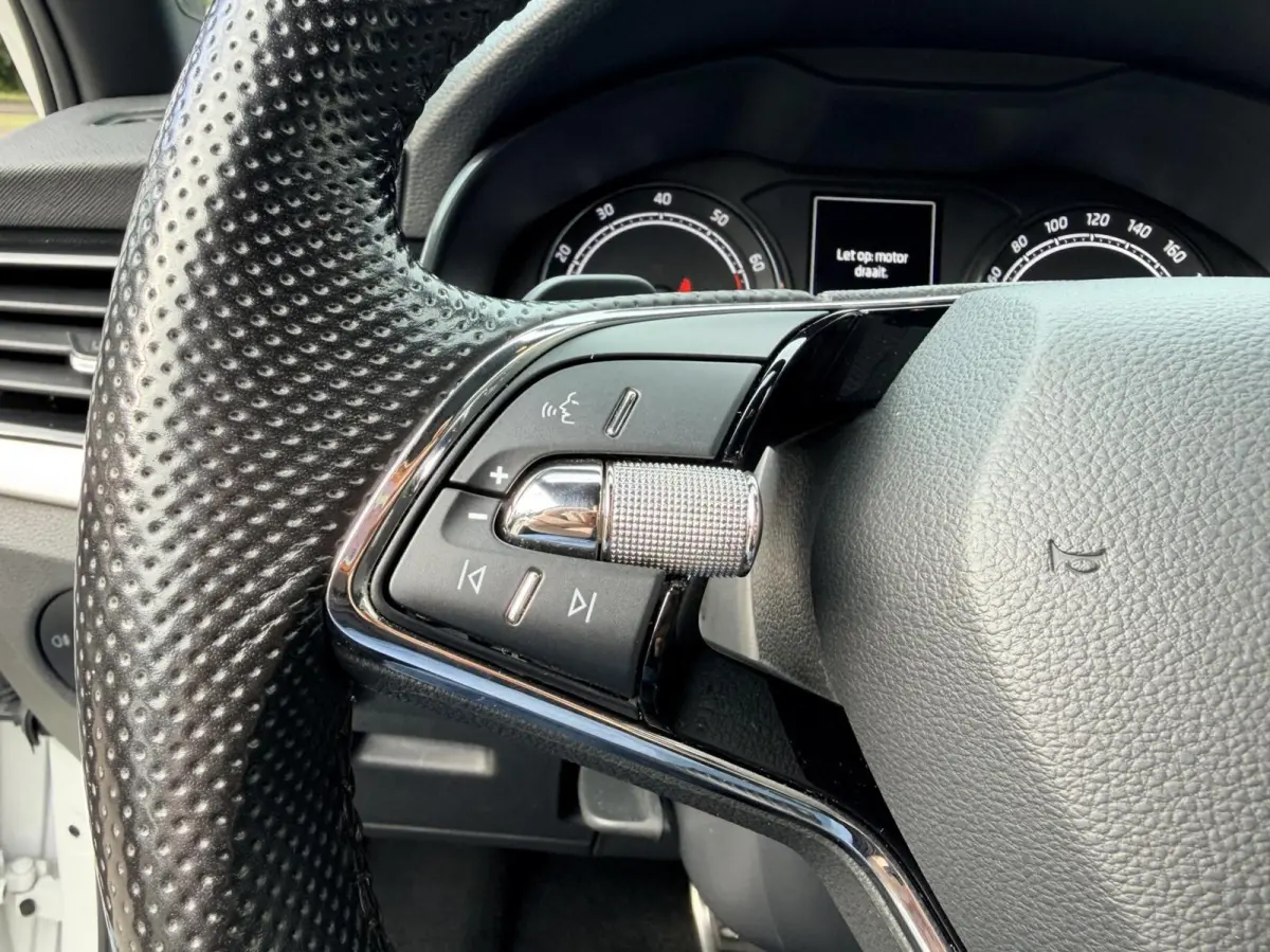 1.0 TSI Sport Business | Automaat | Stoelverwarming | Carplay | Dealer Onderhouden