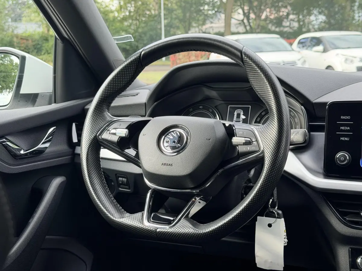 1.0 TSI Sport Business | Automaat | Stoelverwarming | Carplay | Dealer Onderhouden