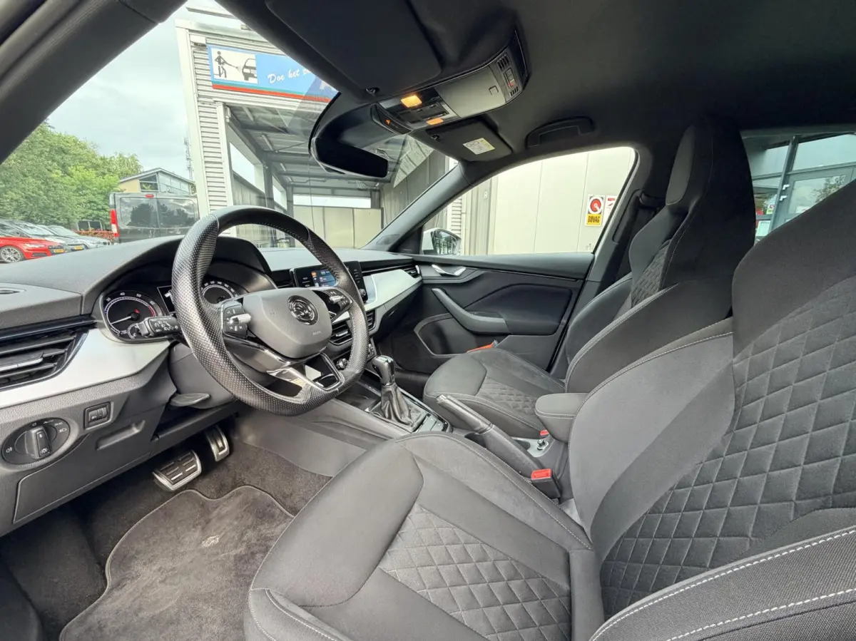 1.0 TSI Sport Business | Automaat | Stoelverwarming | Carplay | Dealer Onderhouden