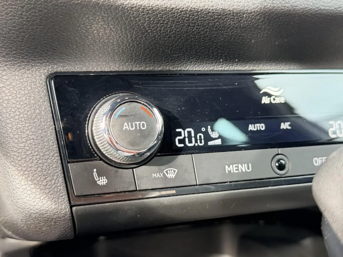 1.0 TSI Sport Business | Automaat | Stoelverwarming | Carplay | Dealer Onderhouden