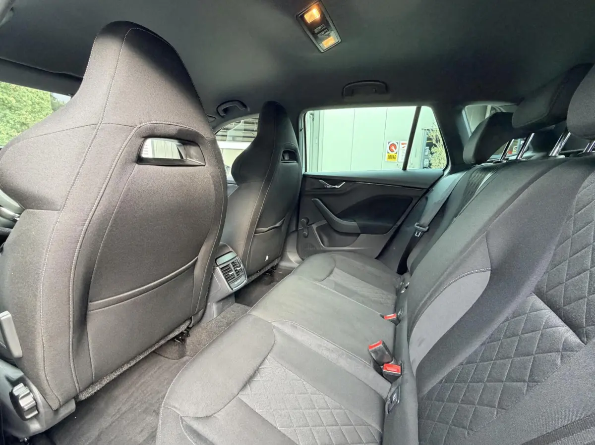 1.0 TSI Sport Business | Automaat | Stoelverwarming | Carplay | Dealer Onderhouden