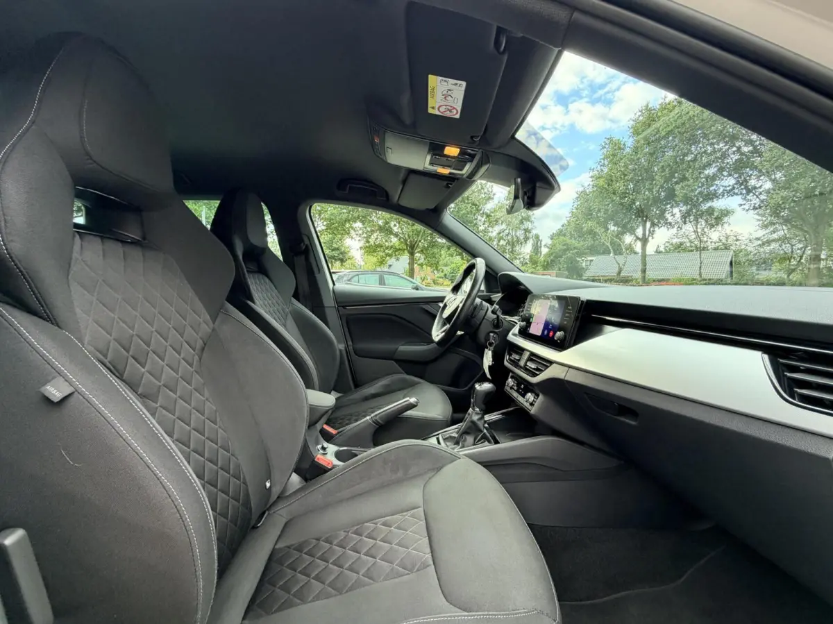 1.0 TSI Sport Business | Automaat | Stoelverwarming | Carplay | Dealer Onderhouden