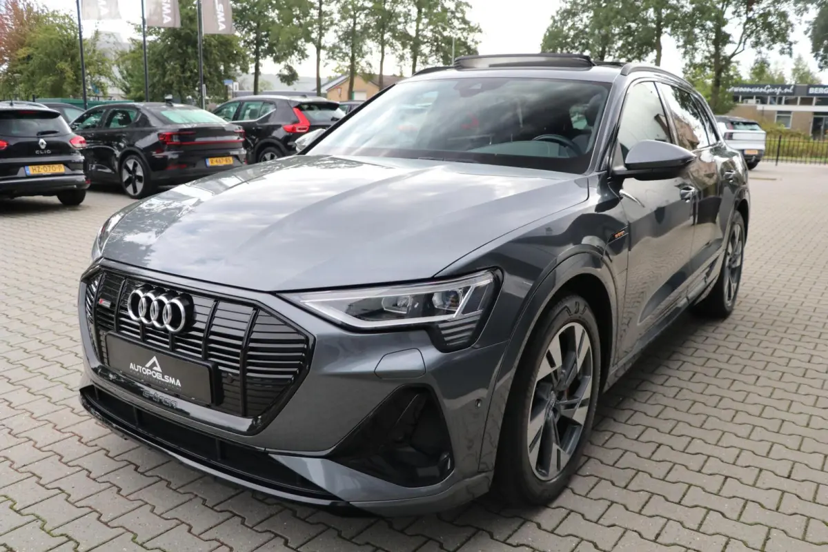e-tron 313PK |2x S-LINE| BlackEdition AdaptiveCruise Panodak Luchtvering Trekhaak AppleCarplay Sfeerverlicht Led 87000KM BJ2019
