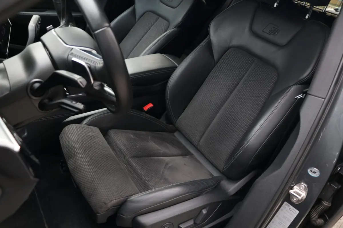 e-tron 313PK |2x S-LINE| BlackEdition AdaptiveCruise Panodak Luchtvering Trekhaak AppleCarplay Sfeerverlicht Led 87000KM BJ2019