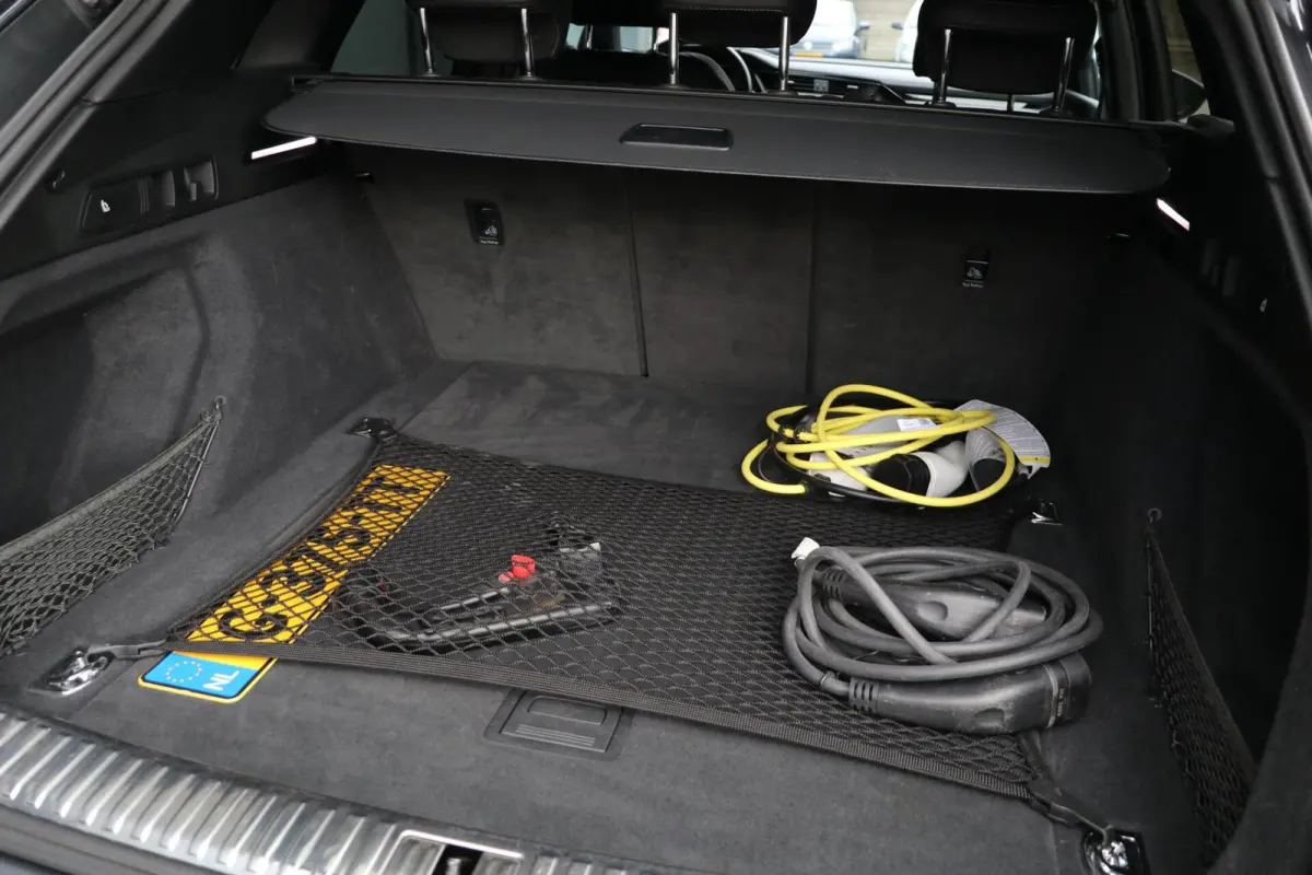 e-tron 313PK |2x S-LINE| BlackEdition AdaptiveCruise Panodak Luchtvering Trekhaak AppleCarplay Sfeerverlicht Led 87000KM BJ2019